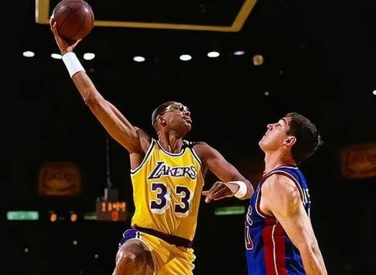 nba历史五个位置最强的五个人「美媒评NBA史上五个位置最强的五位球员詹皇KD乔丹科比均上榜」