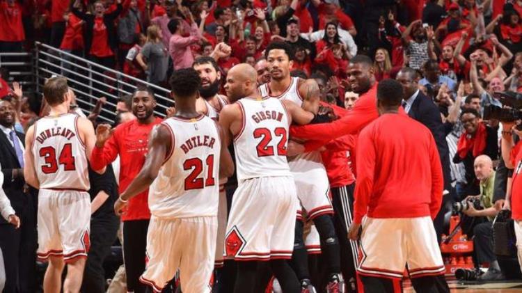 nba的经典时刻「6个NBA的经典瞬间哪一个至今再看依旧能让你兴奋和感动」