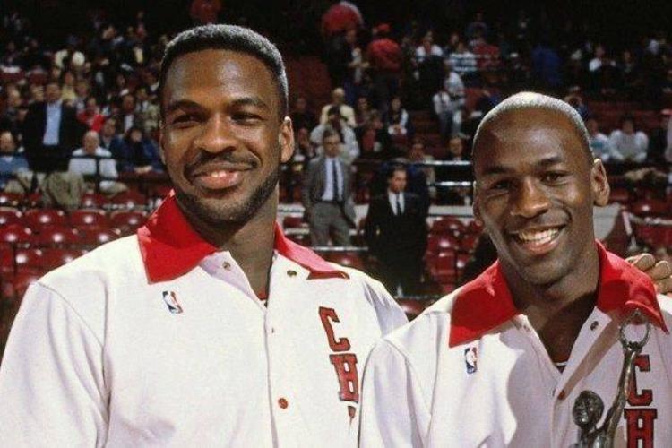 nba带伤出战经典战役「NBA历史10大带刀护卫冠军球队总有1人在重要性远超数据」