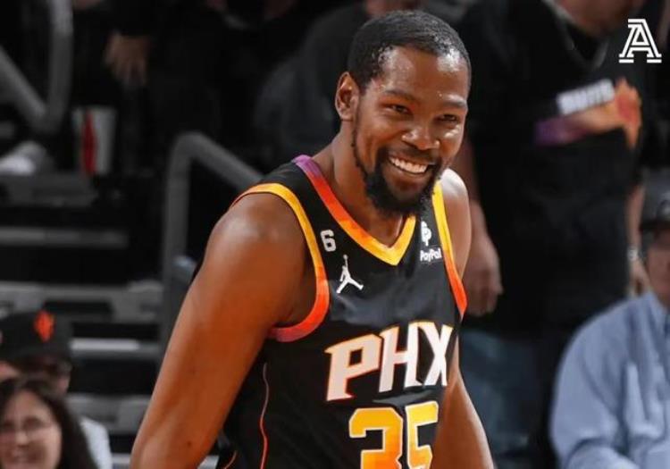 nba球衣销售排行「NBA球衣销量看人气大帝仅13位字母哥第四前三均在大球市」