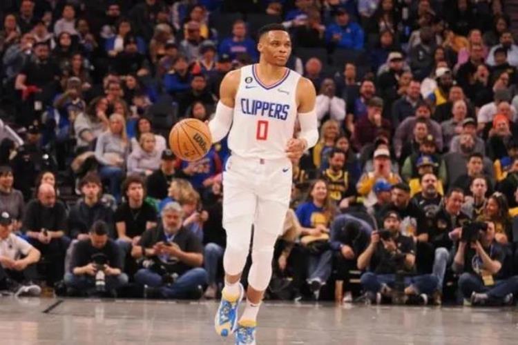 nba赛季场均助攻排行「美媒列出近10个赛季得分篮板和助攻最多的球员詹姆斯非数据迷」