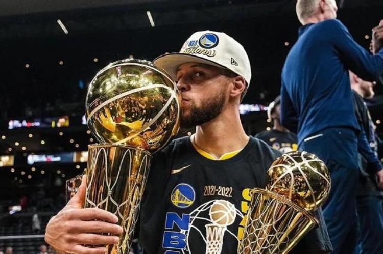nba赛季场均助攻排行「美媒列出近10个赛季得分篮板和助攻最多的球员詹姆斯非数据迷」