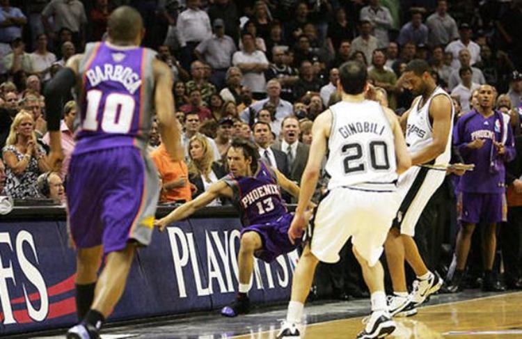 阿泰肘击哈登段「NBA历史十大恶行阿泰一肘击倒哈登兰比尔锁喉乔丹」