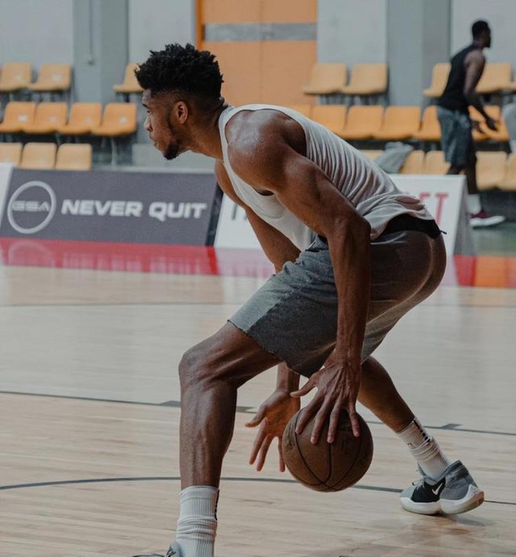 nba历史替补最高分「放眼NBA历史替补球员逆袭成MVP有多难仅5人做到」