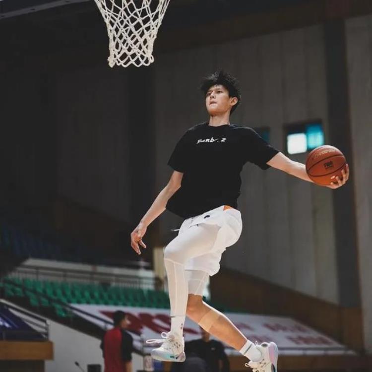 nba发展联盟年龄限制「年仅18岁中国小将加入发展联盟下一个NBA球员会是他吗」