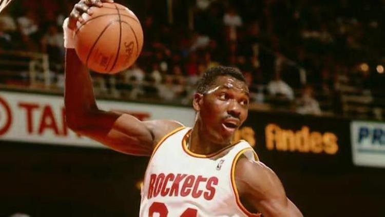 nba历史篮板榜前十「NBA历史前场篮板前十第一真正的前板之王大虫飞猪都望尘莫及」