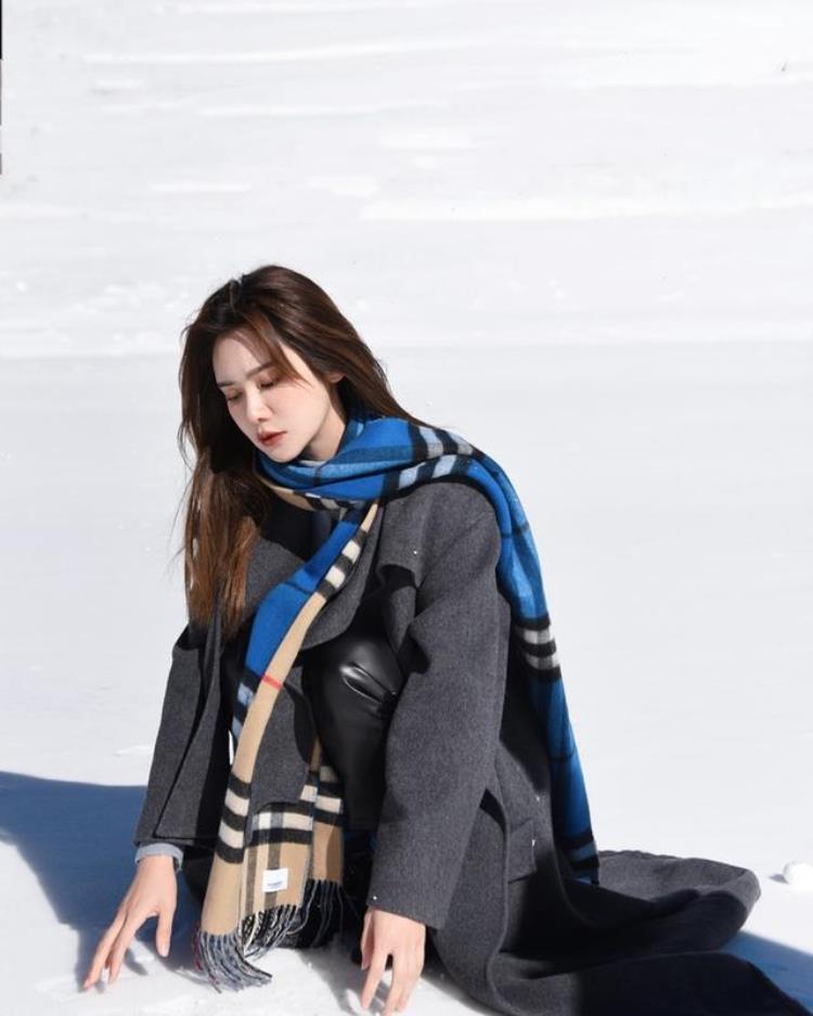 雪地精灵篮球主播美娜明眸善睐肤白貌美楚楚动人
