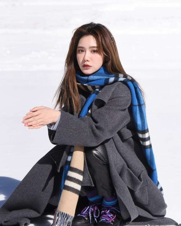 雪地精灵篮球主播美娜明眸善睐肤白貌美楚楚动人