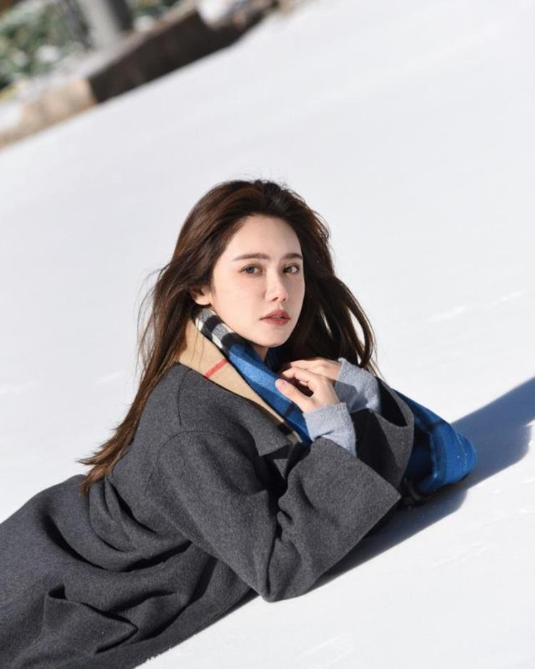 雪地精灵篮球主播美娜明眸善睐肤白貌美楚楚动人