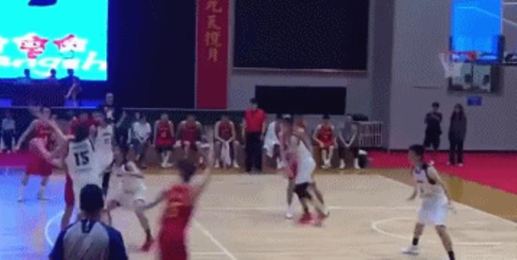 nba发展联盟年龄限制「年仅18岁中国小将加入发展联盟下一个NBA球员会是他吗」