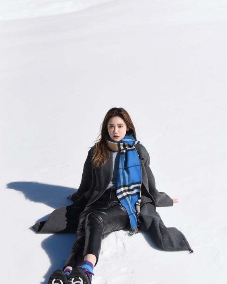 雪地精灵篮球主播美娜明眸善睐肤白貌美楚楚动人