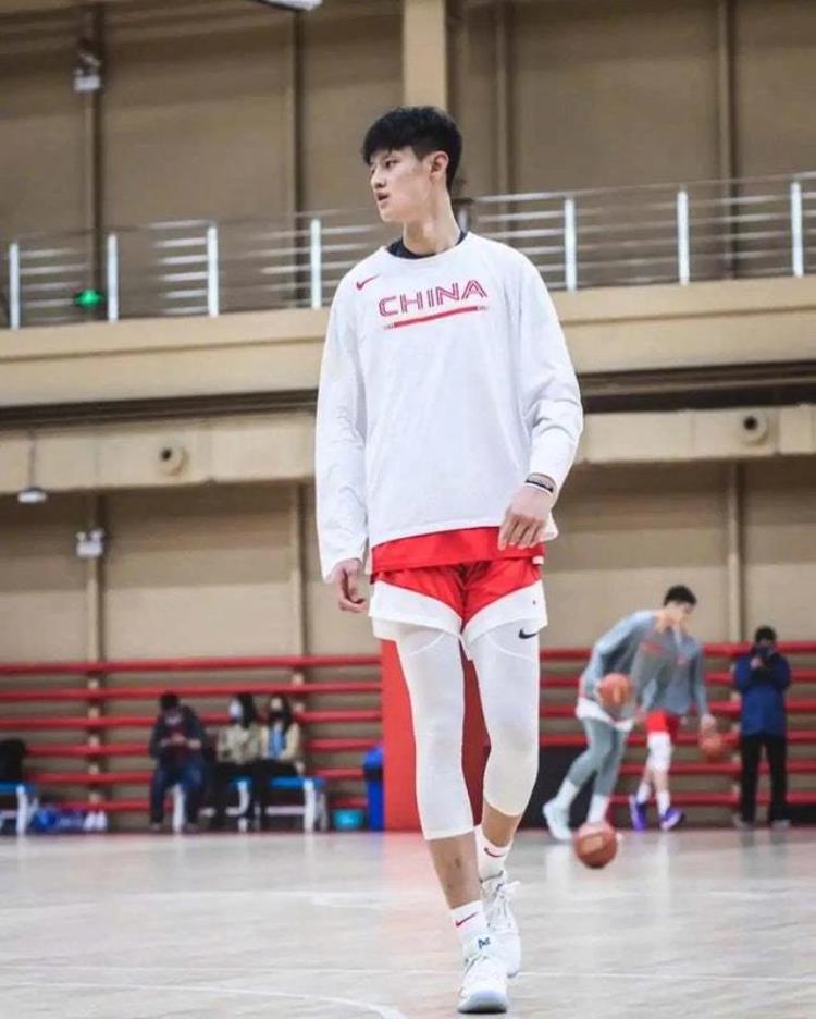 nba发展联盟年龄限制「年仅18岁中国小将加入发展联盟下一个NBA球员会是他吗」