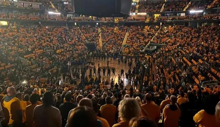 nba球队一场球门票赚多少钱「NBA一支球队一个赛季的球票能卖多少钱够支付球员工资吗」