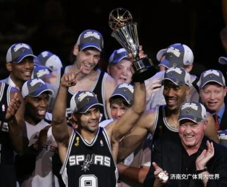 美国男篮输给西班牙「NBA美国男篮战胜西班牙队塔克脚踝受伤退出美国男篮」