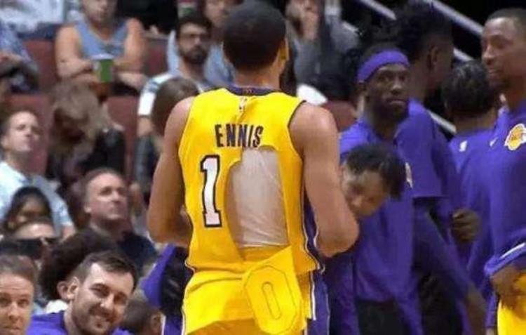 阿迪达斯nba球衣真假对比「没有对比就没有伤害看看曾经的阿迪版NBA球衣质量」