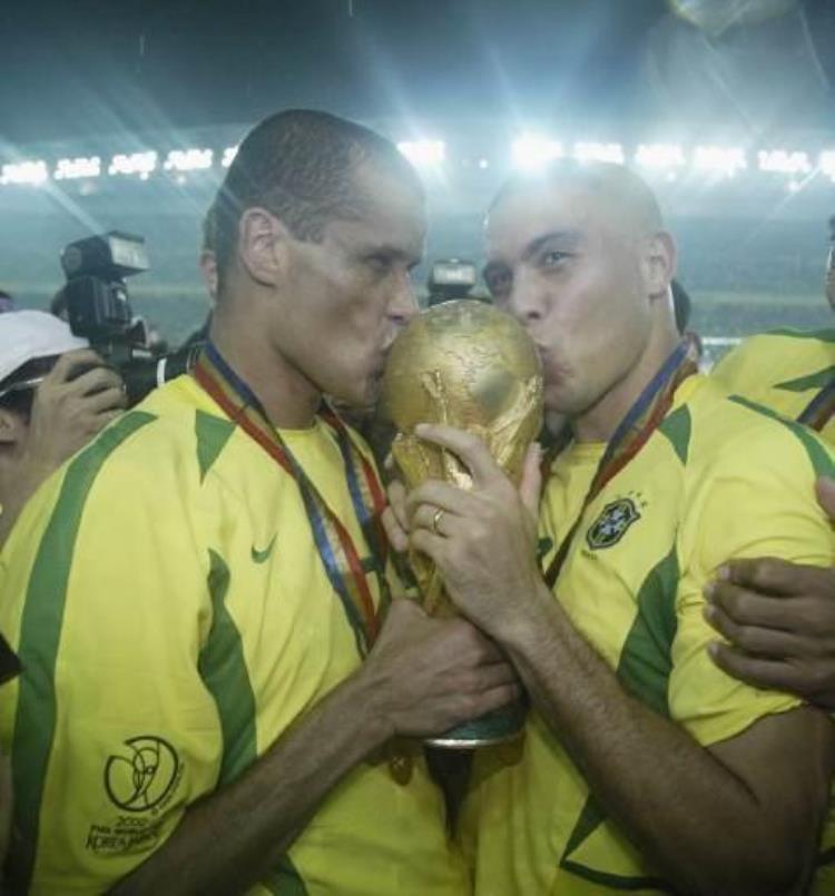 02年世界杯巴西3R谁最强