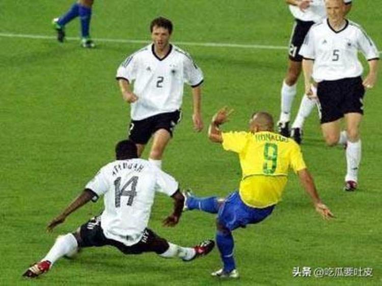 韩日世界杯回顾罗纳尔多神勇梅开二度桑巴军团成就五星伟业