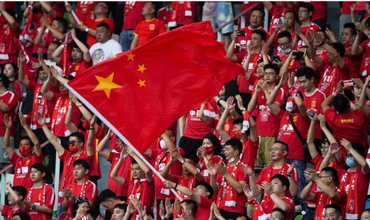 一场无悬念的小组赛拿下第一收视率足球依然是中国第一大运动