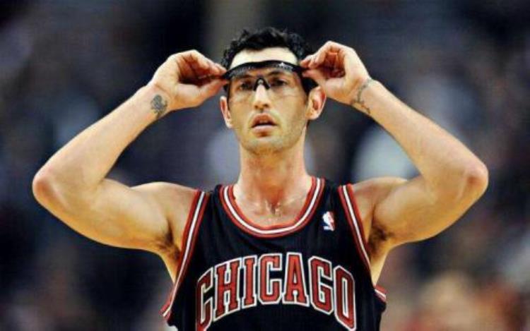 NBA为啥有戴眼镜的球员麦肯高度近视一人受伤一天睁不开眼