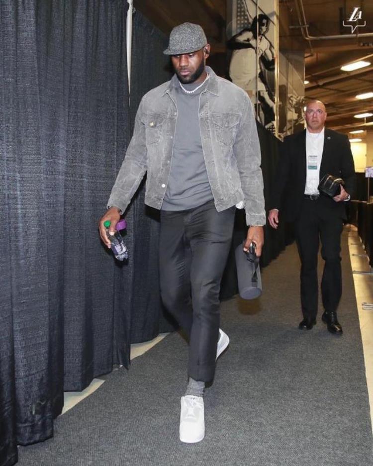 NBA球员衣品分三六九等有的是潮男而有的穿衣风格一言难尽