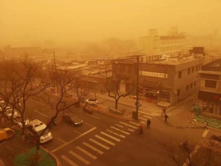 沙尘暴来袭空气严重污染网友仿佛开了橙黄色滤镜