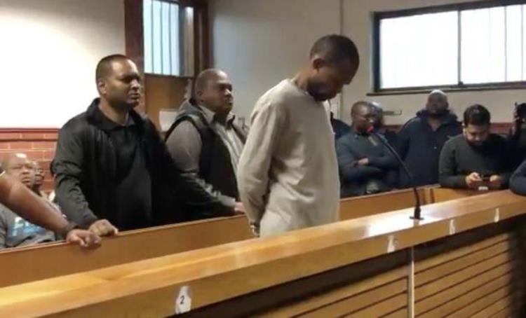 南非男子因妻子欲离婚残忍绞死4个年幼孩子还是自己亲生的