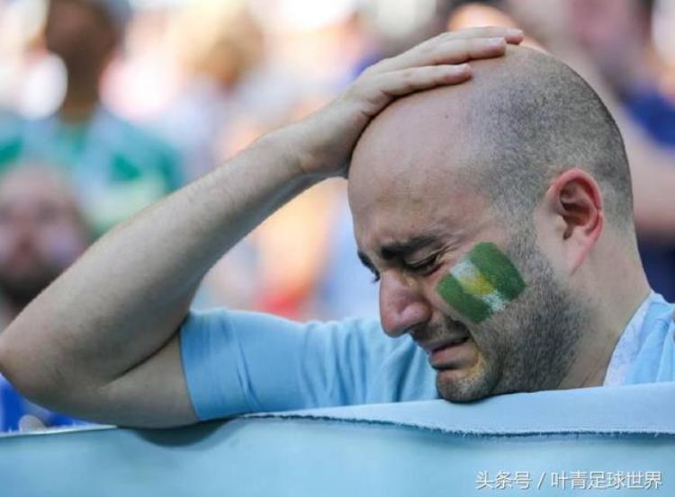 心酸阿根廷球迷现场痛哭打标语尼日利亚帮帮梅西吧
