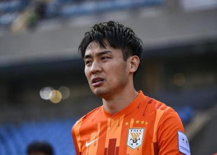 大瓜网传中国男足球星改年龄冒充他人身份踢球如今身败名裂