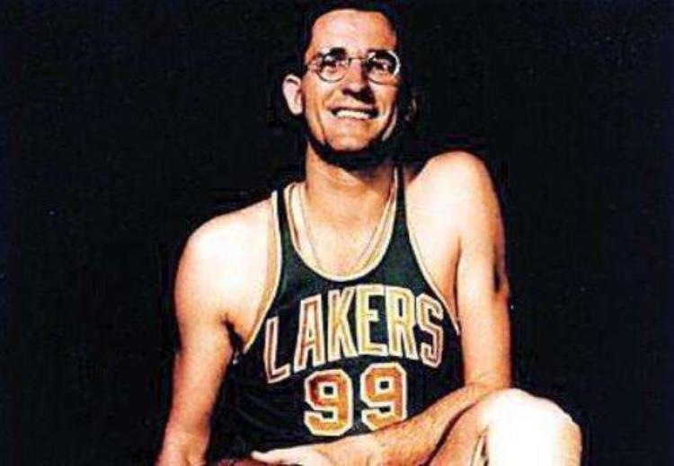 NBA为啥有戴眼镜的球员麦肯高度近视一人受伤一天睁不开眼