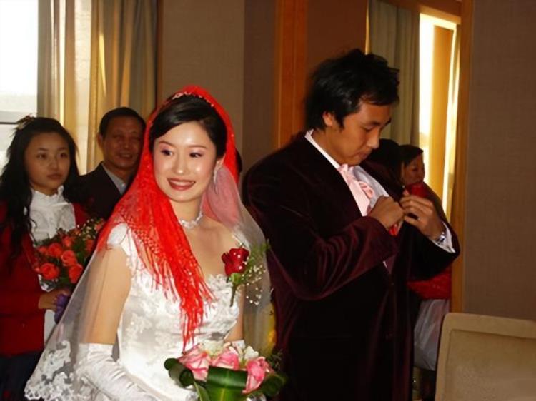 大连八冠王功臣张亚林娶美女演员28岁患淋巴癌留下妻女离世