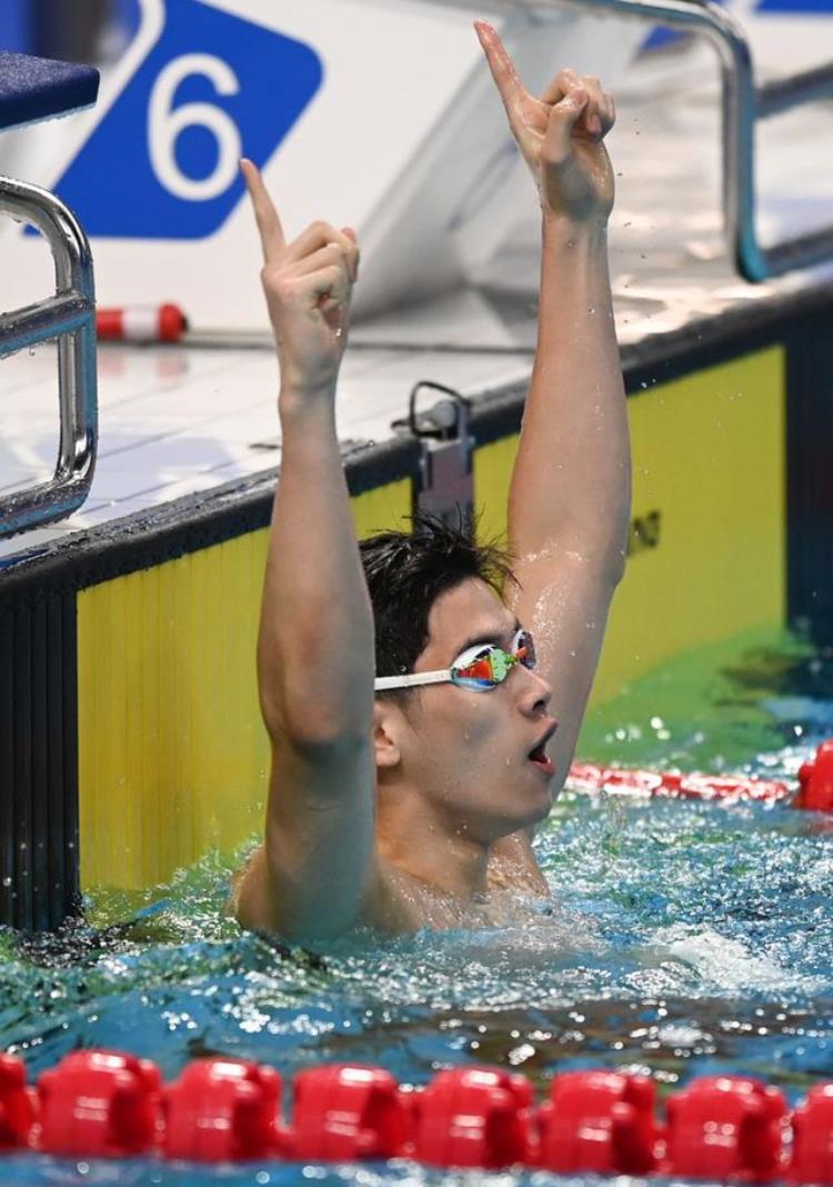 全国游泳冠军赛潘展乐男子200米自由泳夺冠