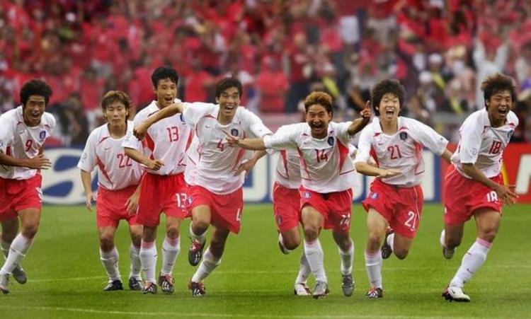 另有隐情02年韩日世界杯韩国队历史性打进4强靠的是斗志