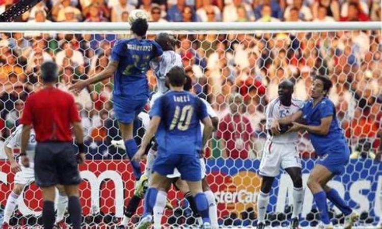 足球往事:那惊艳的头球撞翻了世界杯奖杯撞碎了谢幕演出