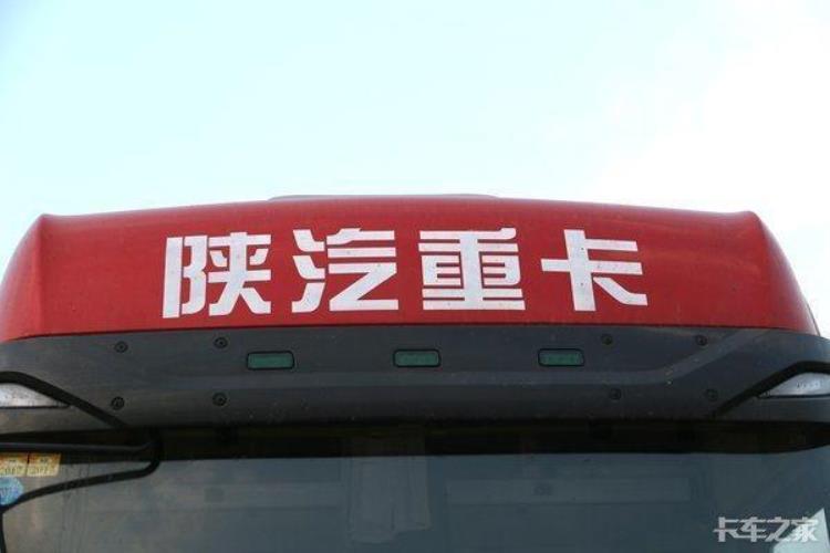 中国的卡车文化真绝了就连驾驶室顶部标识都有玄机