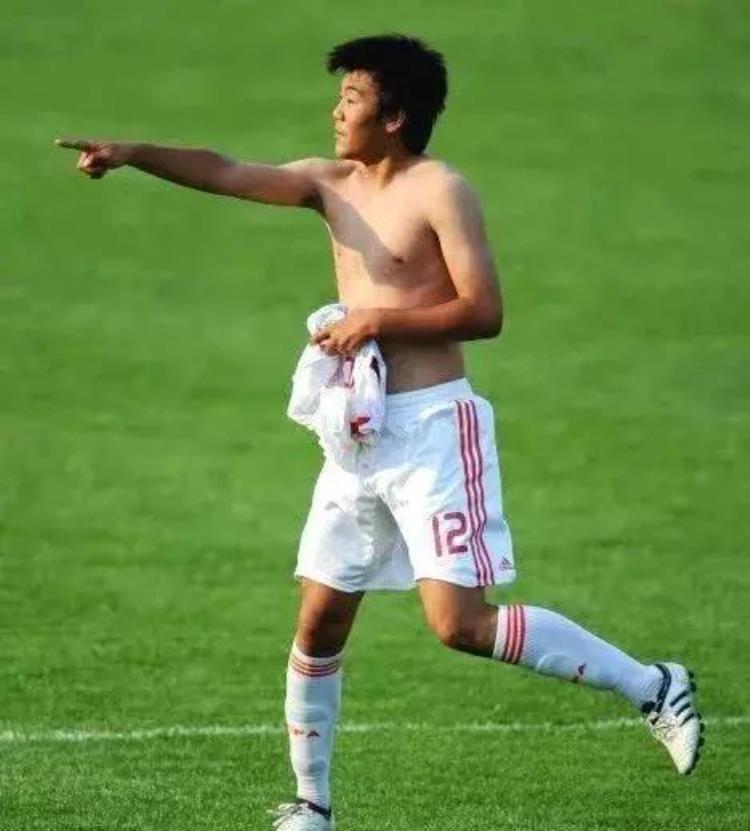 中国男足饮食惨遭曝光白斩鸡身材怪不得进不了世界杯