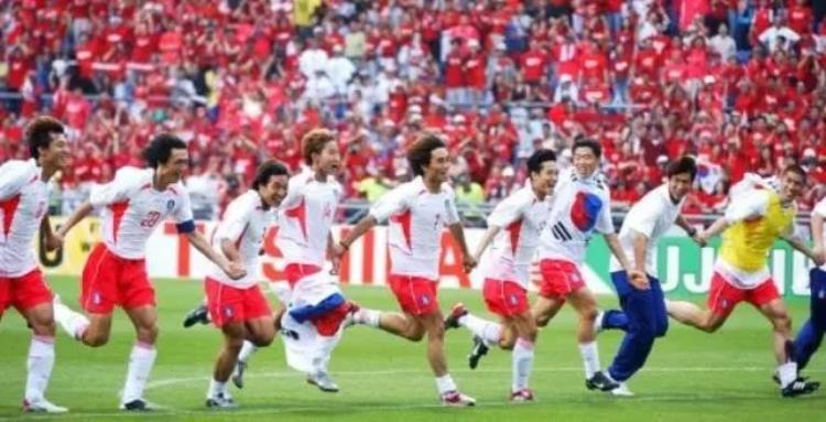 韩国足球02一代教练席上书写新历史