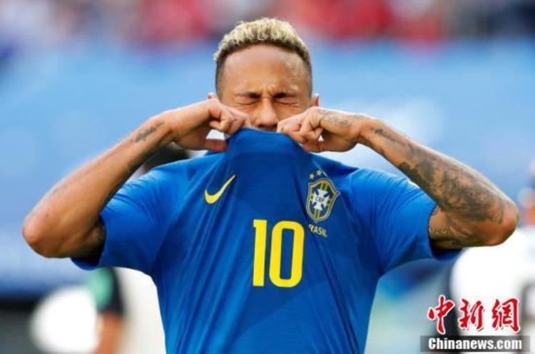 巴西队补时连入两球20胜哥斯达黎加