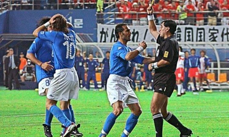 2002年世界杯韩国队敢对意大利这么下黑手主裁判功不可没
