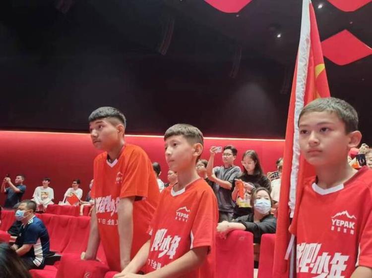 这里有中国足球最缺的纯粹热爱体育题材电影进球吧!少年给出现实警示