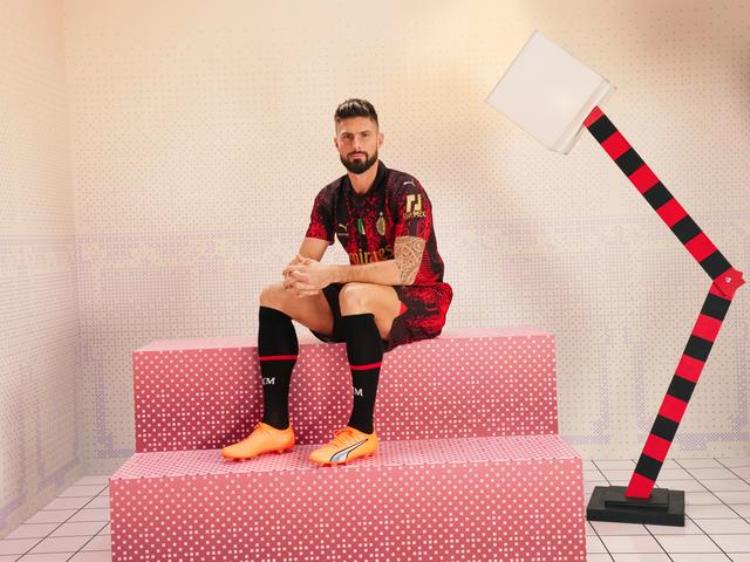 红黑不熄米兰不止PUMA正式发布2022/23赛季AC米兰第四球衣