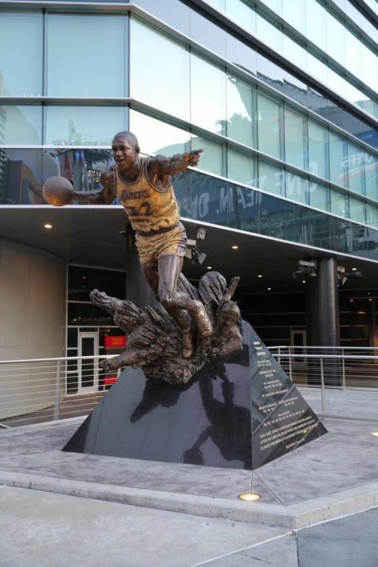 NBA球星雕像乔丹完美复刻鲨鱼最霸气巴克利是来搞笑的