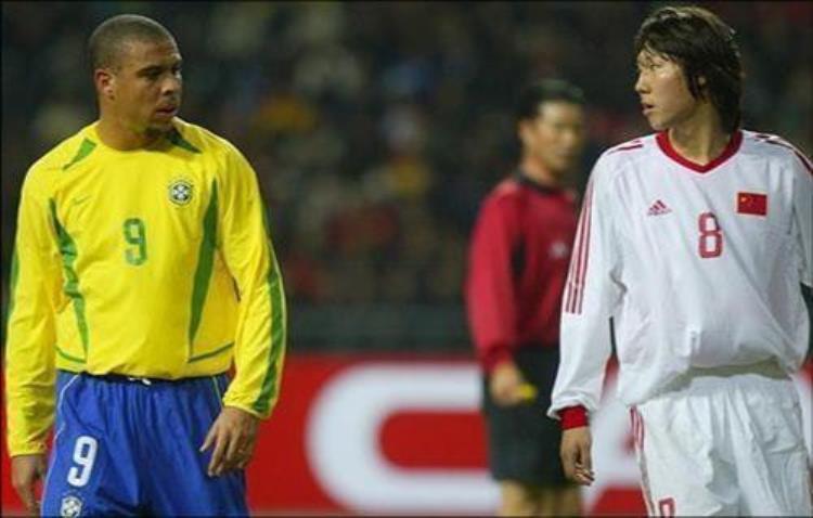 大伤后的罗纳尔多在02年世界杯上独进8球宣告外星人回归