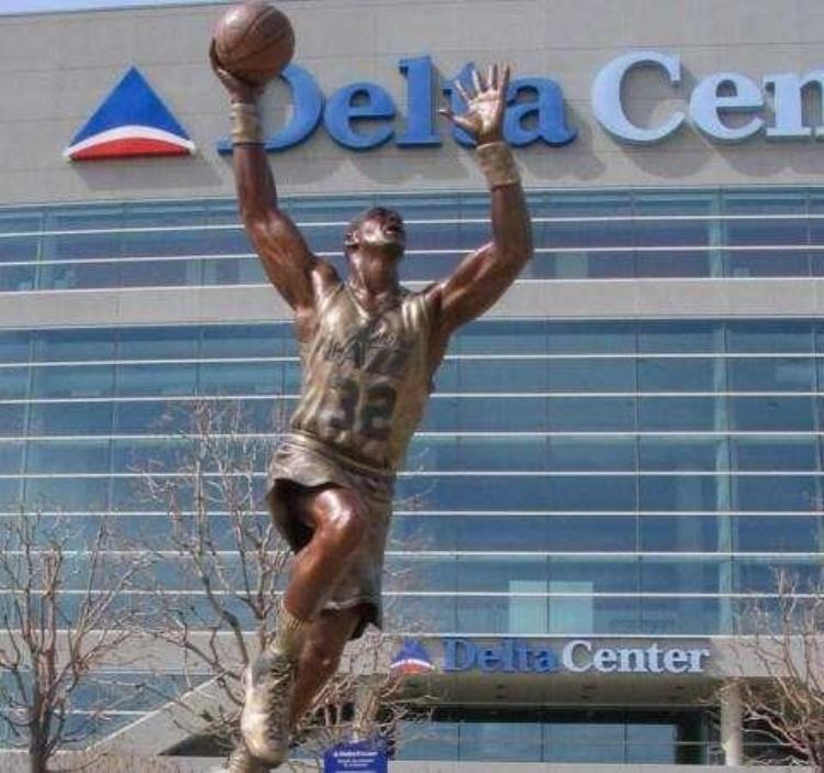 NBA球星雕像乔丹完美复刻鲨鱼最霸气巴克利是来搞笑的
