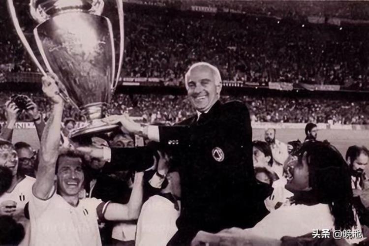 AC米兰功勋队长巴雷西夺冠举杯瞬间顺祝老队长63周岁生日快乐