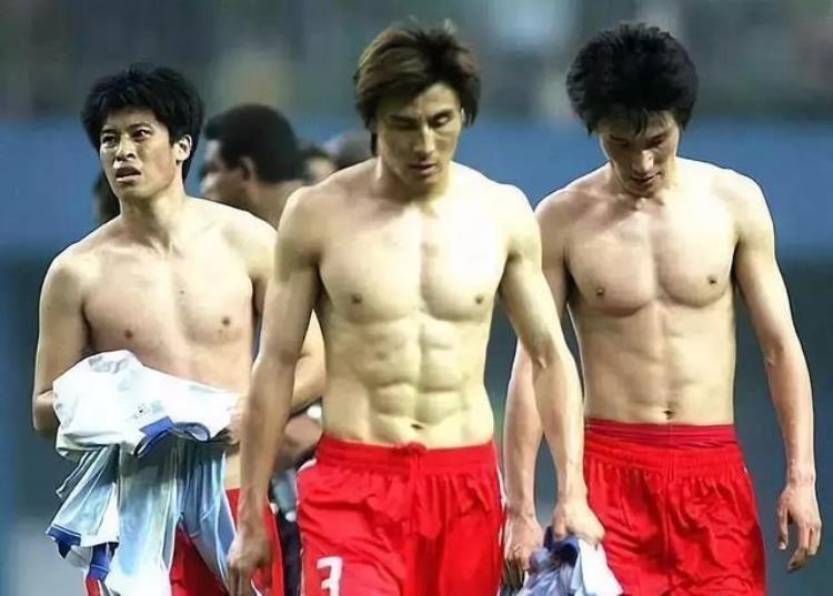 中国男足饮食惨遭曝光白斩鸡身材怪不得进不了世界杯