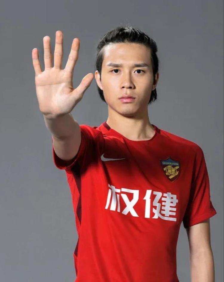 中国足球运动员一次次犯错刷新我的三观我们到底缺什么