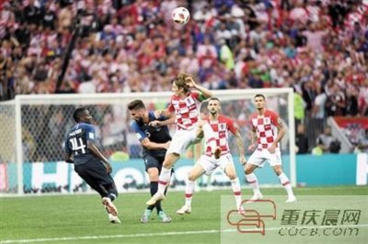 轮回20年雄鸡再鸣2018俄罗斯世界杯决赛法国队4:2克罗地亚历史上第二次捧杯