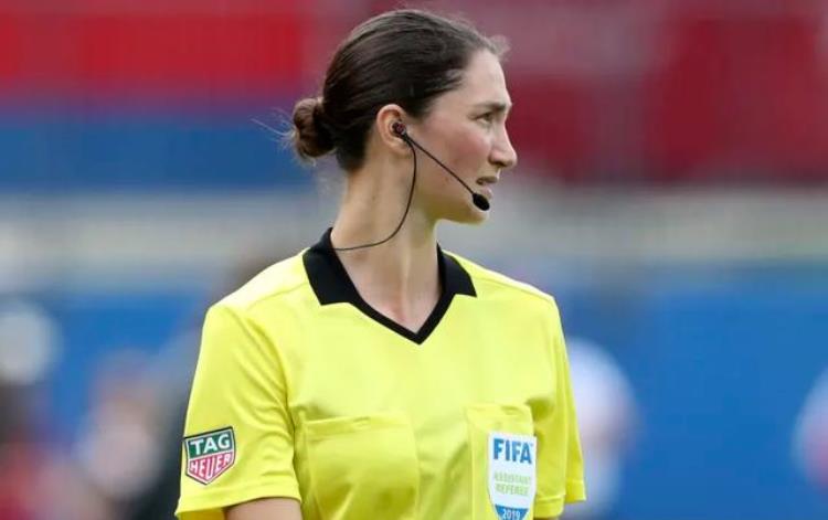 世界杯第一位女裁判「她为了足球放弃诺贝尔奖女性裁判首登男足世界杯」