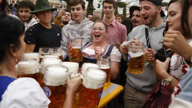 世界杯啤酒商悲喜不同赞助商不能进场摆摊国内啤酒股集体大涨
