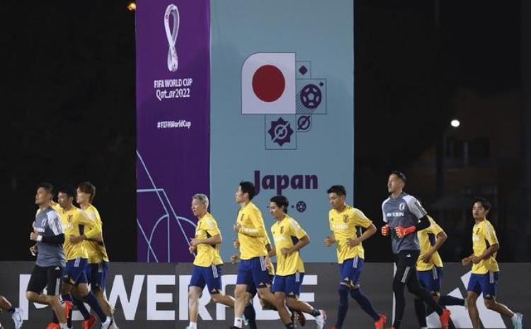 日本队的世界杯战袍颇受好评韩国队的世界杯战袍加深了红色